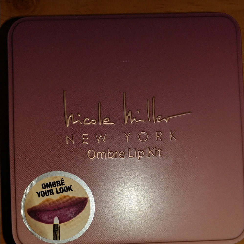 Nicole Miller Ombre Lip Kit.